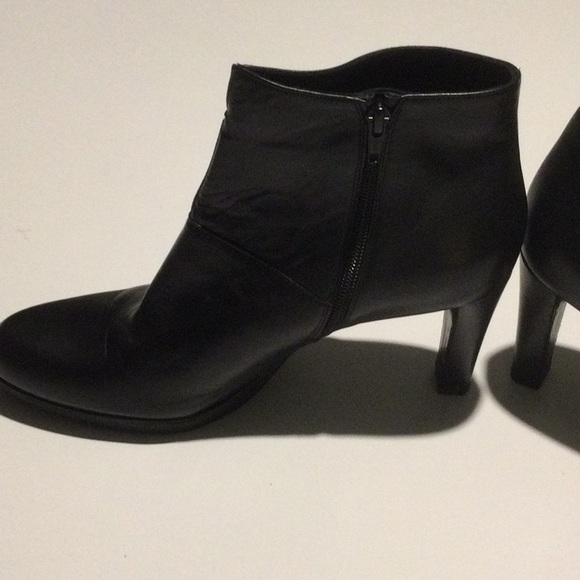 Stuart Weitzman Black Ankle Boot - Picture 4 of 12
